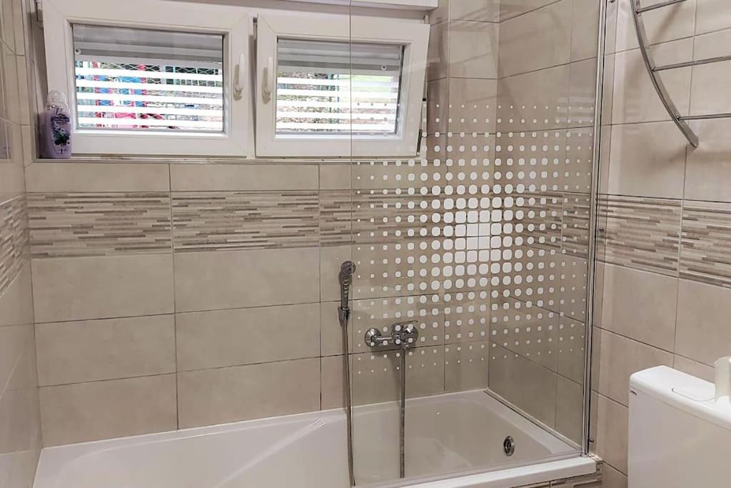 Lijepo Ureden Stan U Centru Grada Apartment Knin Bagian luar foto