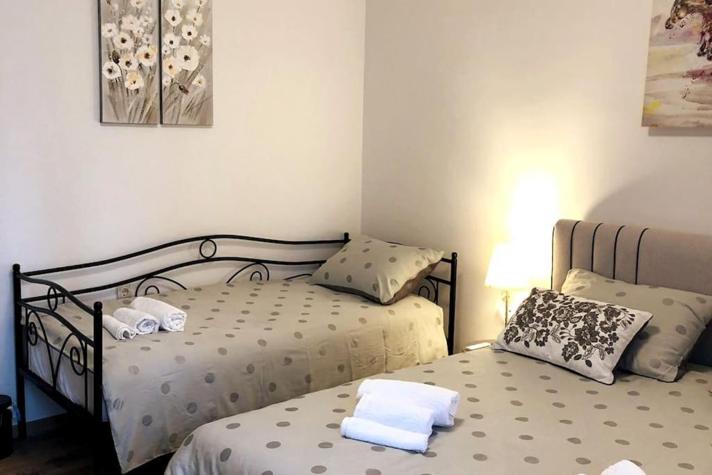 Lijepo Ureden Stan U Centru Grada Apartment Knin Bagian luar foto