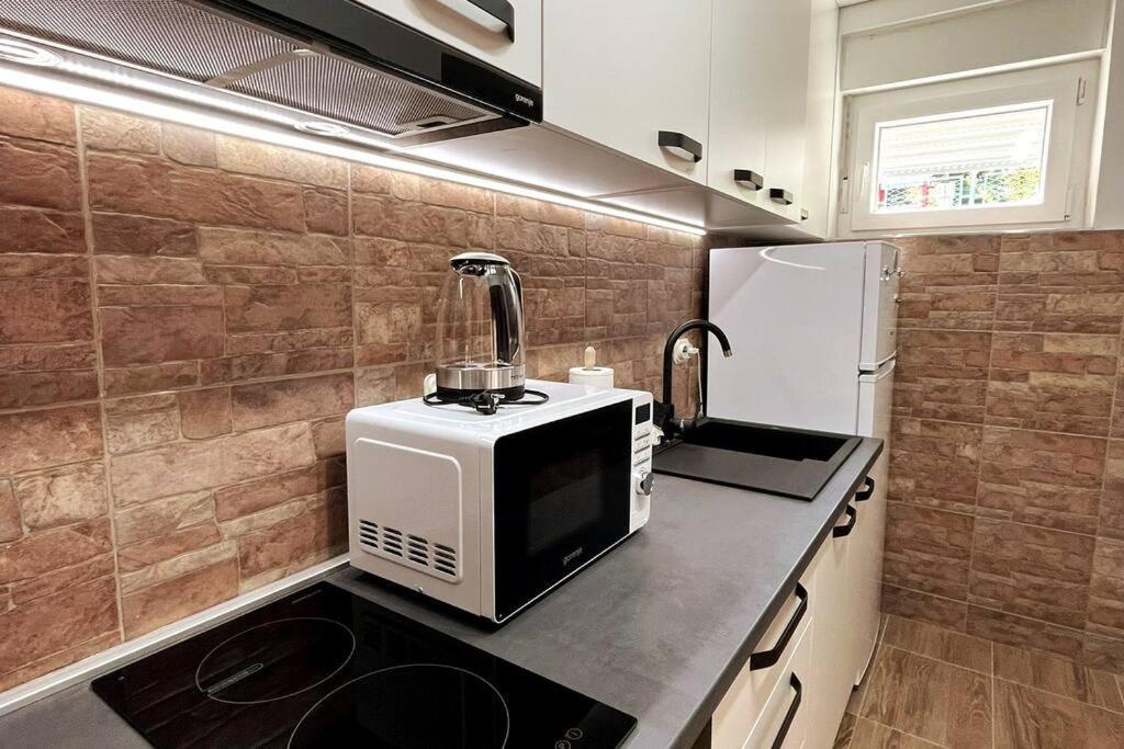 Lijepo Ureden Stan U Centru Grada Apartment Knin Bagian luar foto
