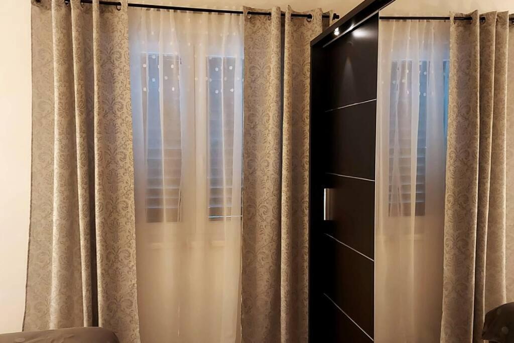 Lijepo Ureden Stan U Centru Grada Apartment Knin Bagian luar foto